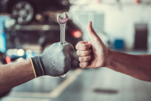 Mechanic and customer giving a thumbs up.